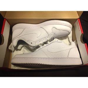 Nike court borough low